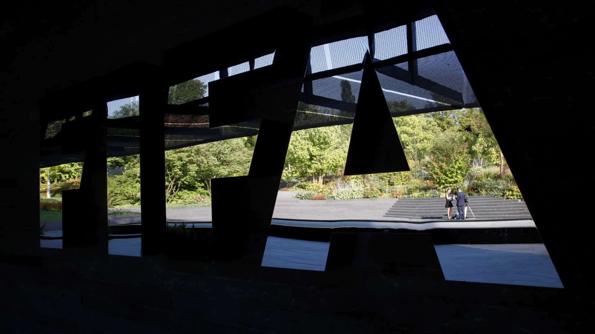 Fifa aperta cerco sobre clubes devedores e põe brasileiros estão na mira