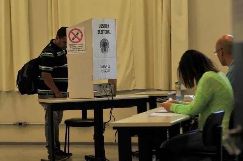 Maioria dos candidatos a vereador e prefeito apoiados por Bolsonaro não se elegem