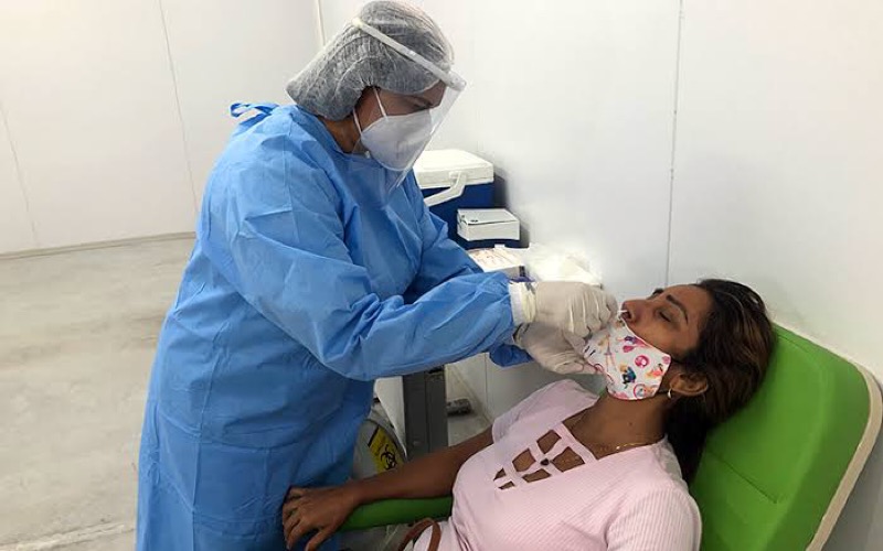 Quero visitar familiares no fim do ano. Devo fazer teste de covid?
