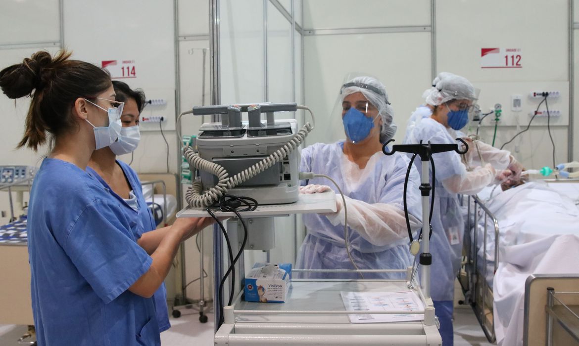 Covid-19: Brasil registra 24.468 casos e 272 mortes em 24 horas