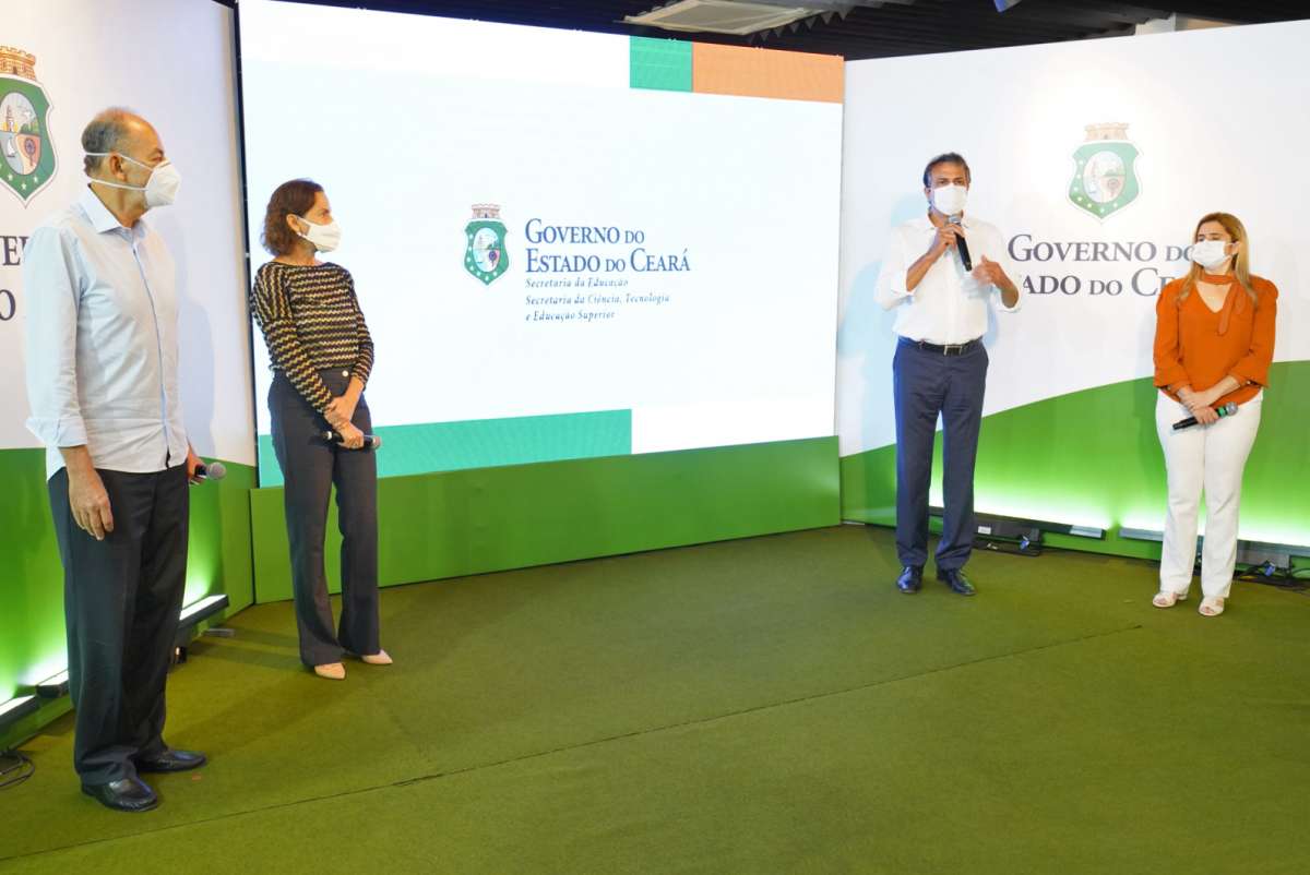 Governo destina chips com internet móvel para 347 mil alunos de escolas e universidades estaduais
