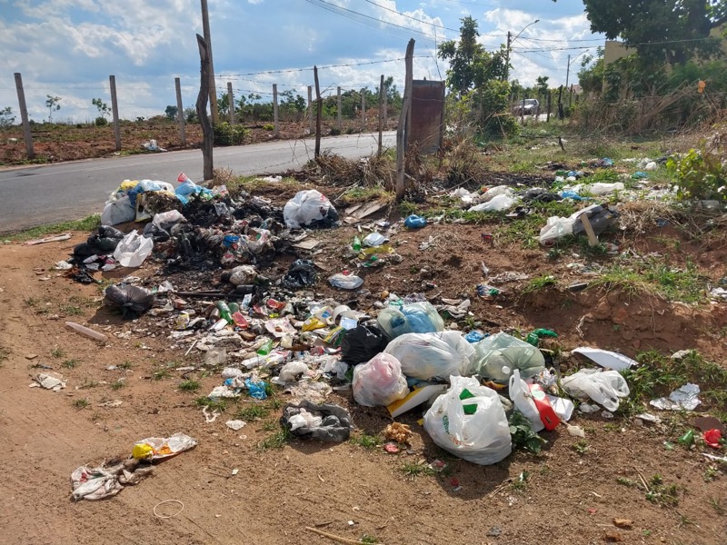 População reclama de sujeira nas ruas de Juazeiro do Norte