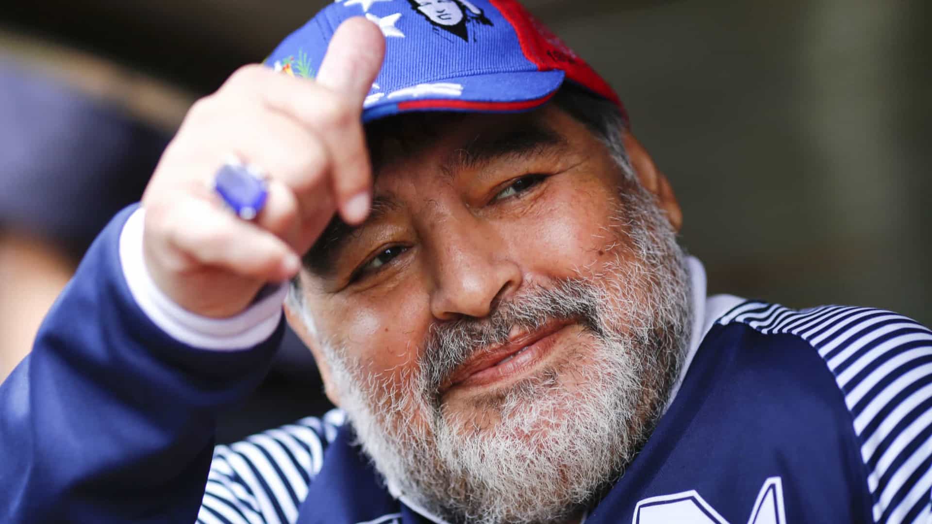 Maradona tem alta e vai iniciar tratamento em casa para combater o alcoolismo