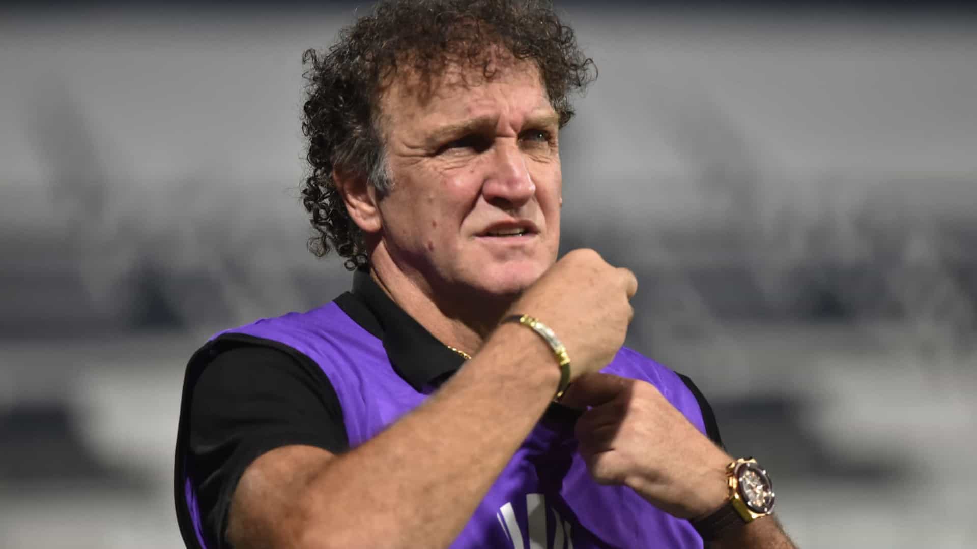 Com covid-19, Cuca tem ‘sintomas respiratórios transitórios’, diz boletim