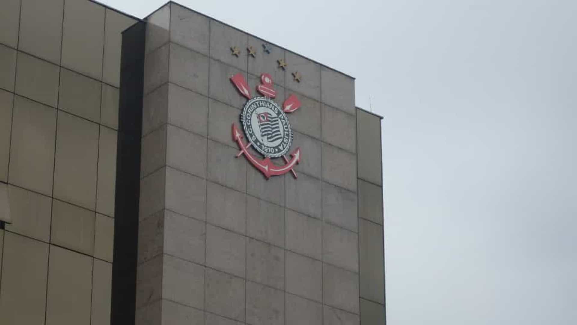 Após piada homofóbica, Corinthians promete curso de reciclagem para funcionários
