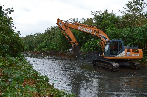 Crato: Canal do Rio Granjeiro passa por limpeza em prevenção a enchentes