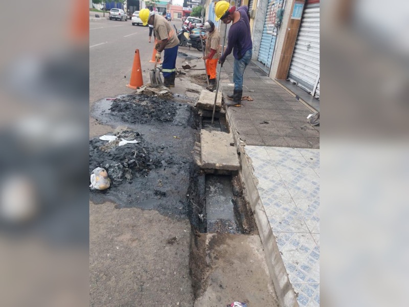 Para evitar enchentes, prefeitura de Juazeiro realiza limpeza da rede de drenagem e sarjetas do município