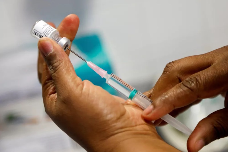 Clínicas privadas do Ceará devem receber vacina contra Covid-19 após abastecimento da rede pública