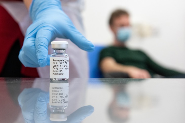 Vacina Oxford/AstraZeneca tem 2 milhões de doses para importação aprovadas pela Anvisa