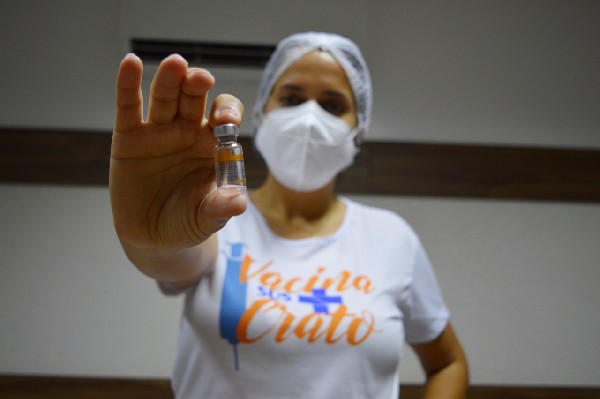 Idosos com mais de 75 anos já podem agendar vacinação em Crato