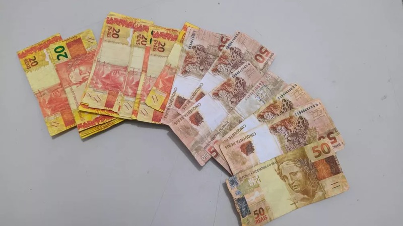 Homem acha R$ 1,3 mil em notas falsas no chão e entrega à polícia em Crateús-CE