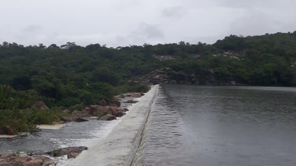 Açude Caldeirões, em Saboeiro, é primeiro reservatório a sangrar em 2021 no Ceará