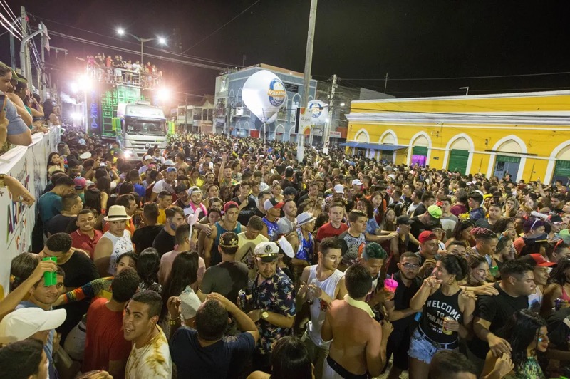 Cidades com os carnavais mais tradicionais do Ceará proíbem bebidas alcoólicas e restringem entrada no município