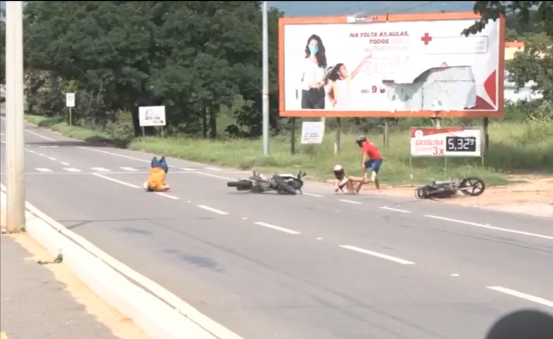 Crato: cinegrafista flagra acidente entre duas motos na Avenida Padre Cícero