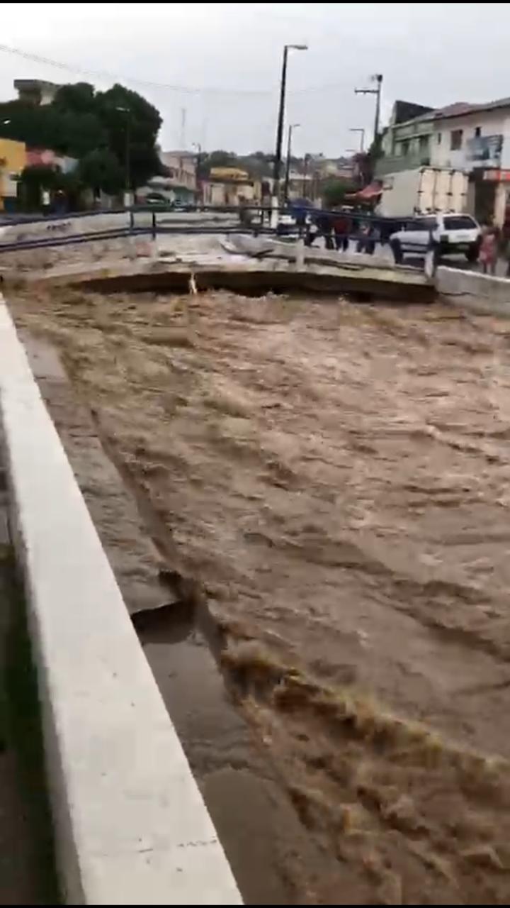 Com chuva de 110 milímetros canal do rio granjeiro em Crato transborda nesta sexta-feira (26)