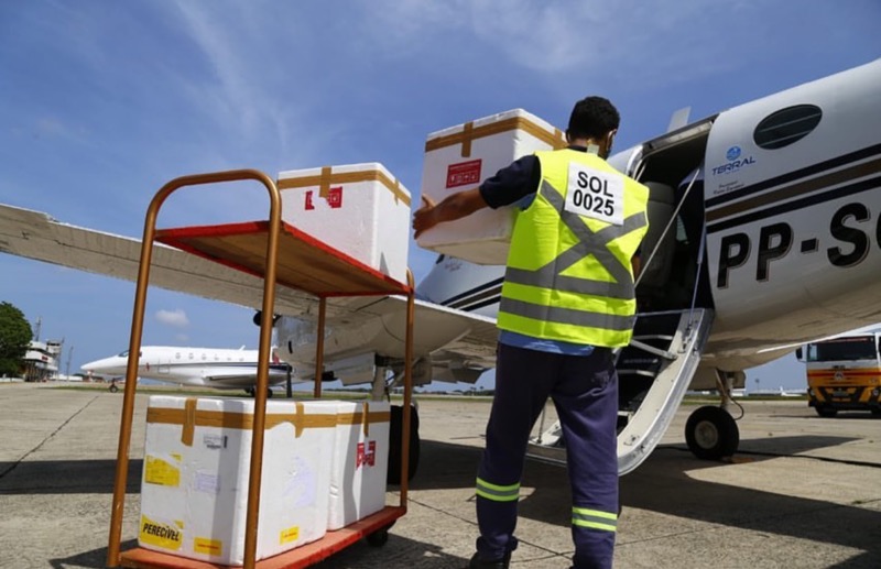 Novo lote de vacinas começa a ser distribuído para o interior do Ceará