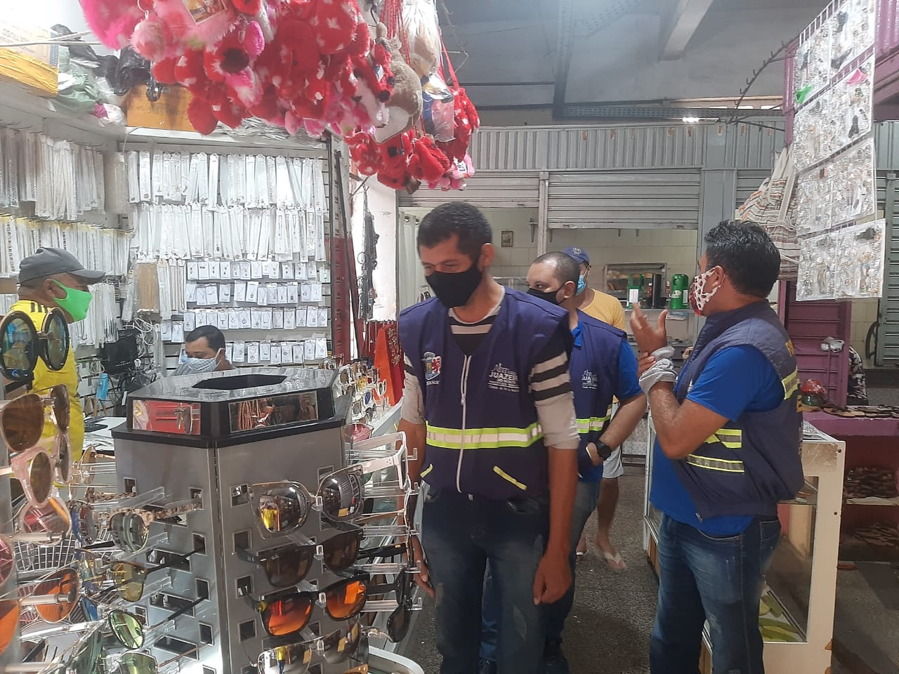 Juazeiro fiscaliza mercados públicos e comércio para barrar aglomerações