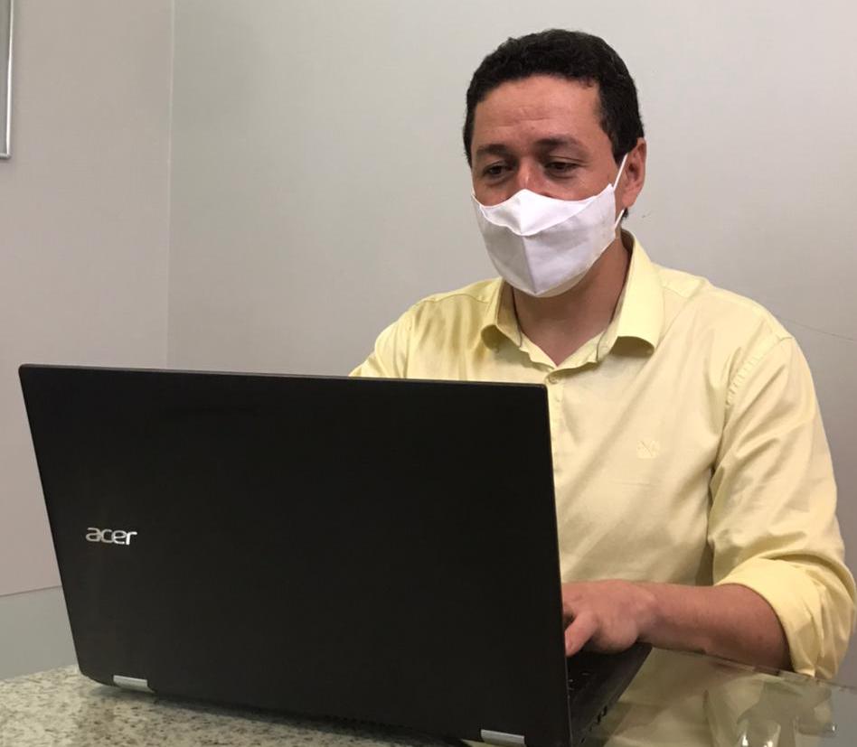 Glêdson Bezerra se reúne com prefeitos e será formado comitê para avaliar propagação da Covid-19