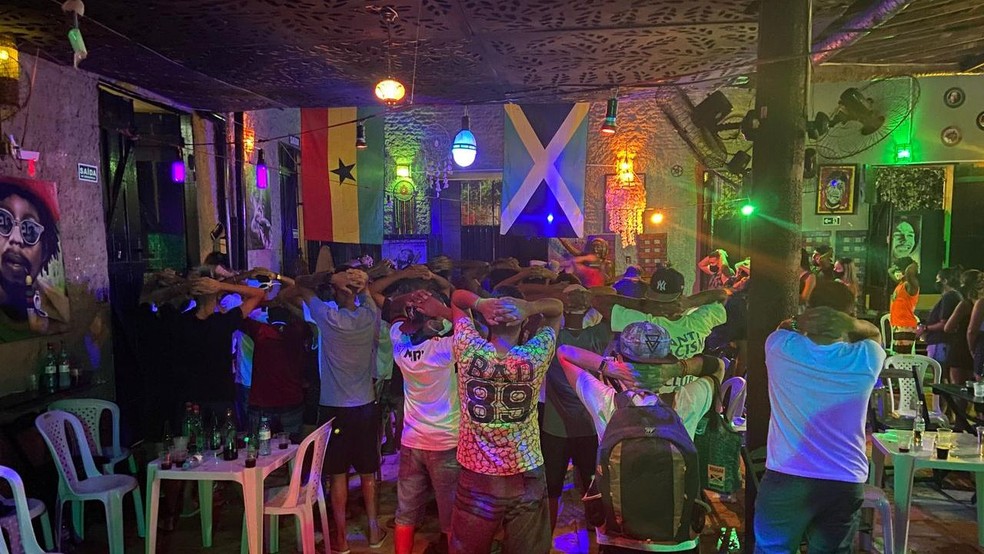 Polícia encerra festa clandestina com mais de 100 pessoas em Fortaleza