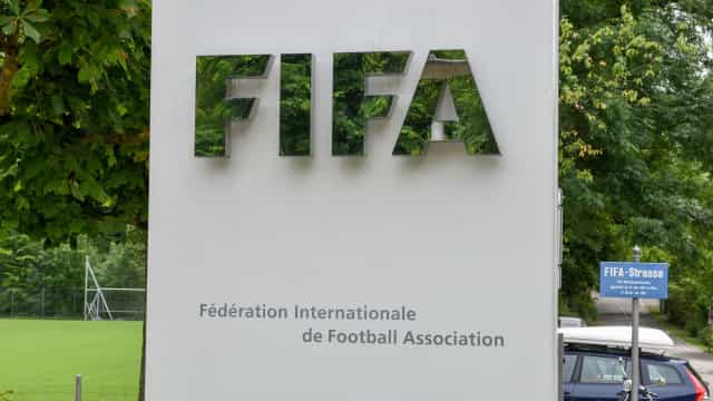 Fifa abre investigação e pode punir seleção mexicana por gritos homofóbicos
