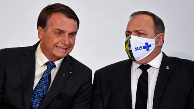 Bolsonaro diz que Pazuello deixa Ministério da Saúde nesta sexta-feira