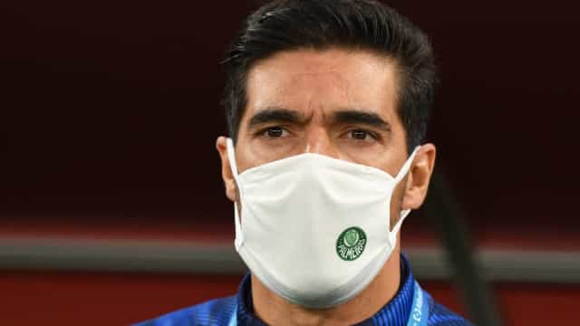 Abel Ferreira recorre ao avião de patrocinadora para conseguir visitar família