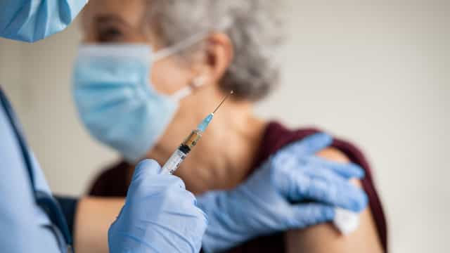 Vacinados contra a covid-19 no Brasil chegam a 9,5 milhões, 4,5% da população