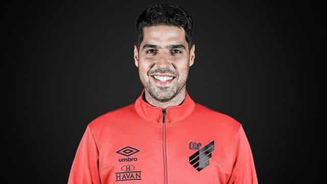 Português António Oliveira assume oficialmente o comando do Athletico-PR