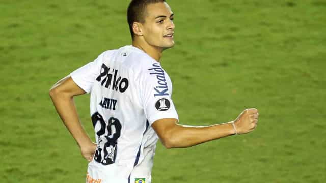 Kaiky valoriza vaga na Libertadores e espera melhora do Santos na bola aérea