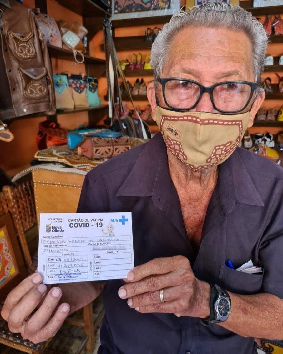 Espedito Seleiro é vacinado com a 1ª dose da vacina contra a Covid-19