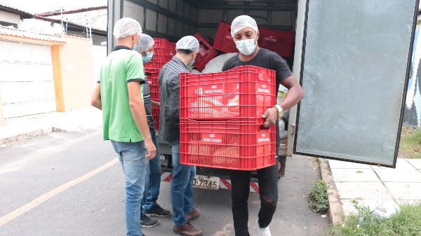 Famílias carentes do Crato recebem “cestas verdes” nesta quarta-feira (14)