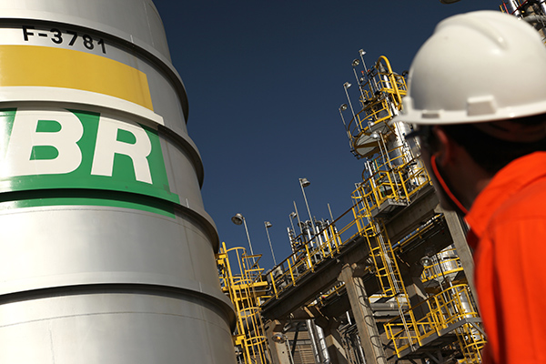 Petrobras anuncia redução de 2% nos preços do diesel e da gasolina