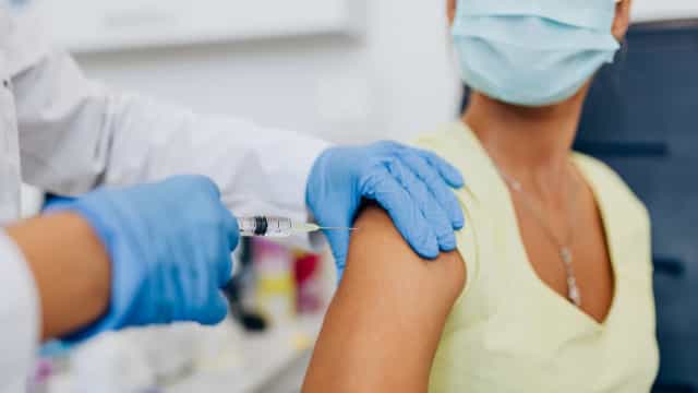 Vacinados com a 1ª dose contra covid chegam a 29,5 milhões; 13,96% da população
