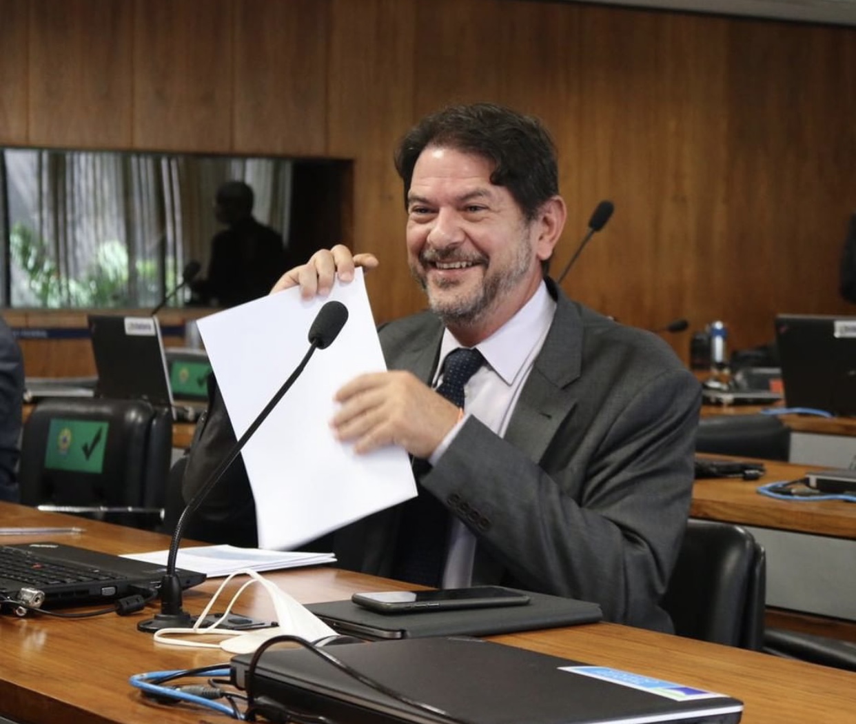 Senador Cid Gomes testa positivo para Covid-19