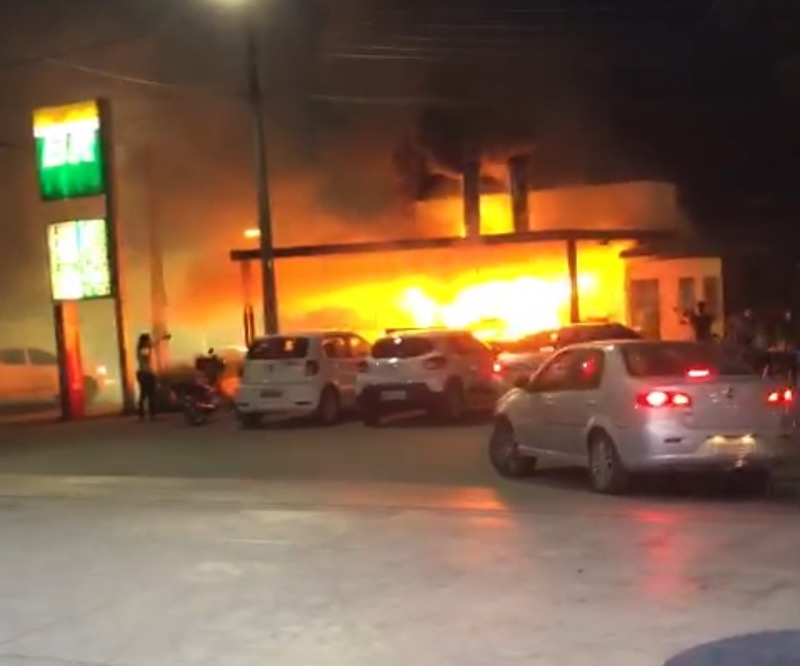 FAZ UM PIX: Após incêndio, internautas fazem vaquinha na internet para ajudar hamburgueria do João’s