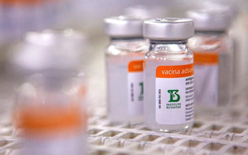 Justiça determina que União mande 49 mil doses de CoronaVac; multa diária é de R$ 100 mil por atraso