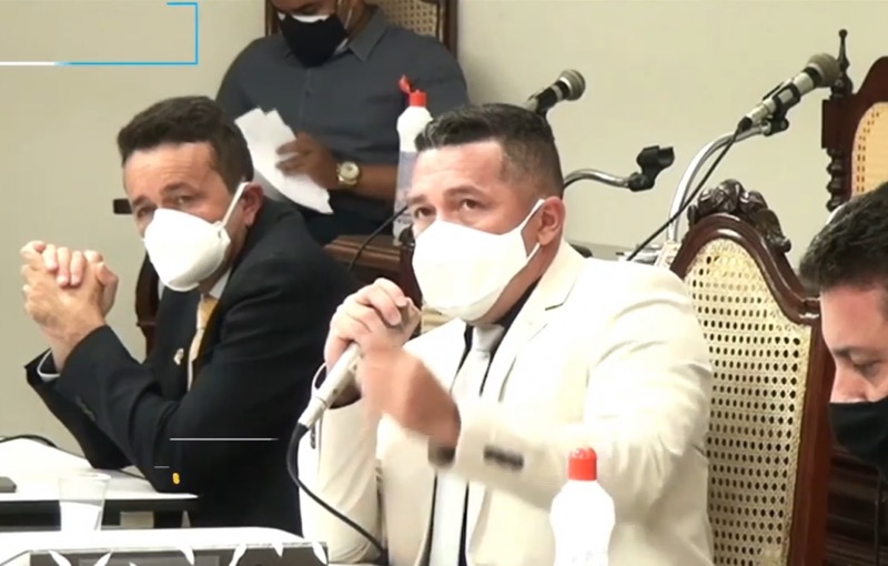 Cantor Jhon Jhon recebe ameaças de morte após assumir participação em festa de luxo, denuncia vereador Janú