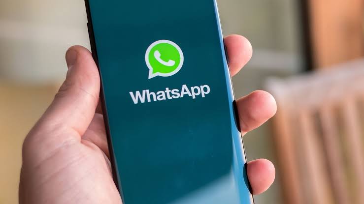 Nova lei pune golpes de WhatsApp com até 8 anos de prisão