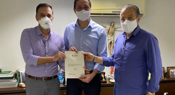 Fernando Santana garante duas novas ambulâncias ao município de Juazeiro do Norte
