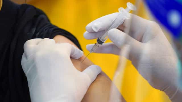 Vacinados contra a covid-19 no Brasil chegam a 33,4 milhões, 15,77% da população