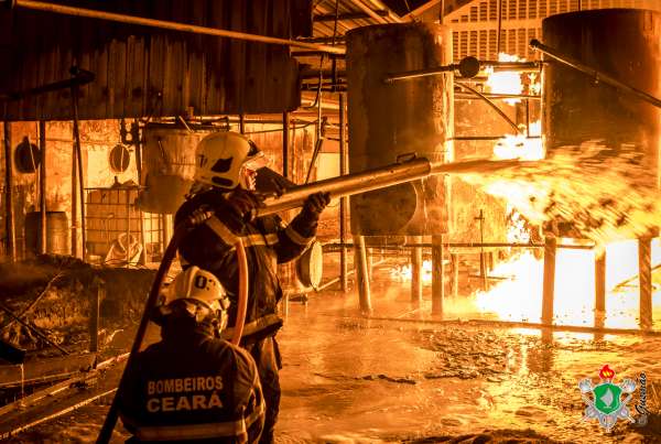 Corpo de Bombeiros apresenta medidas de prevenção a incêndio como o fechamento de portas em casa