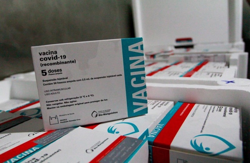 Ceará recebe 151 mil doses da vacina AstraZeneca contra a Covid-19