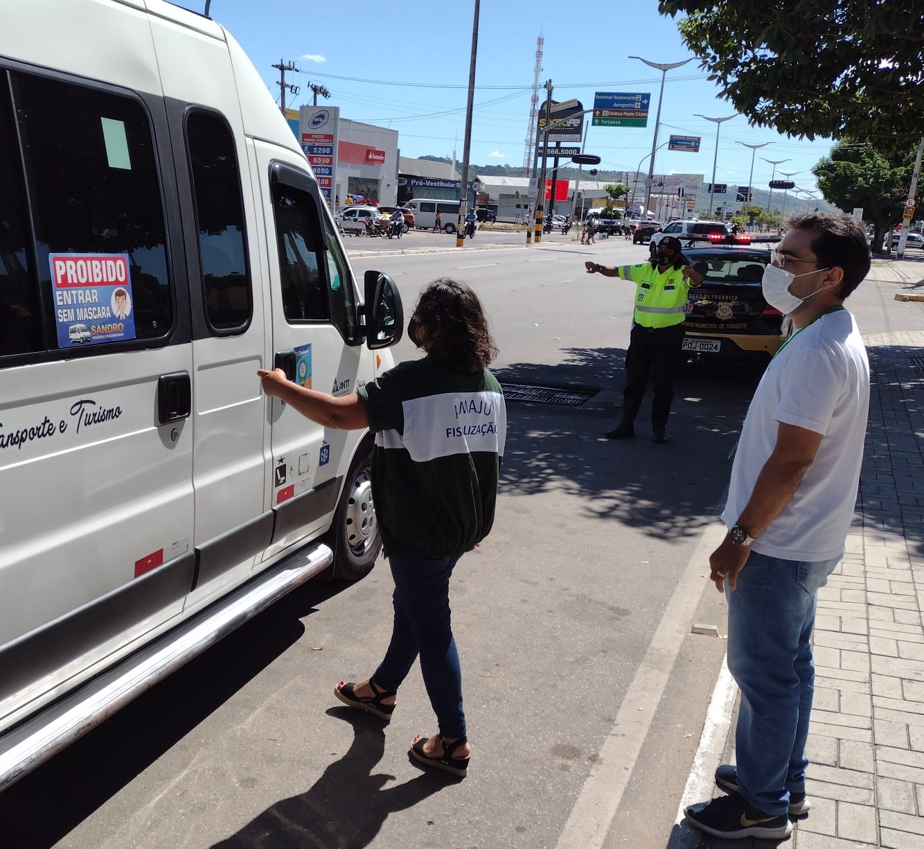 Prefeitura realiza blitz em transportes coletivos sobre prevenção à Covid-19 em Juazeiro