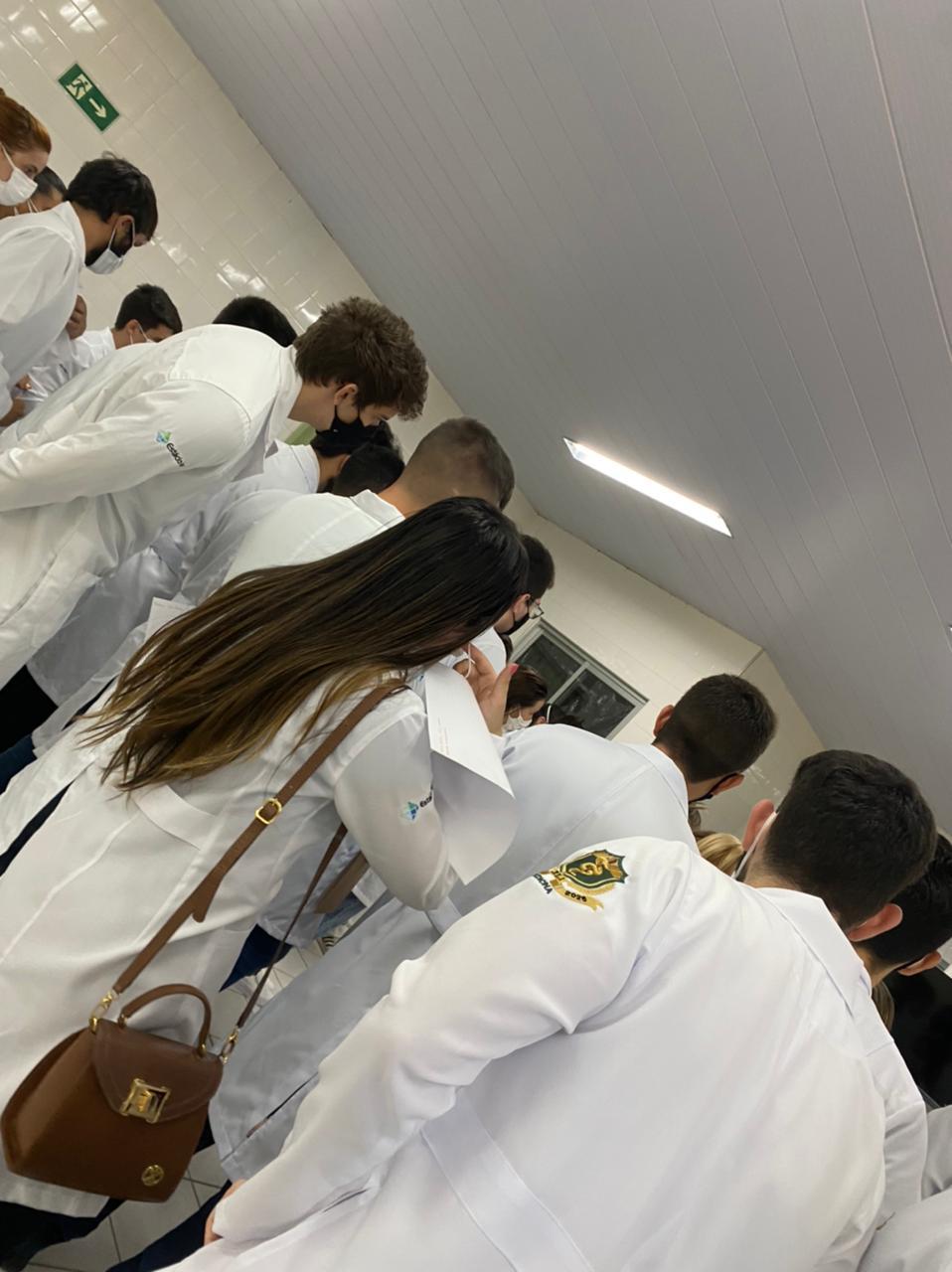 Estudantes de curso de medicina reclamam de aulas com extrema aglomeração em Juazeiro do Norte