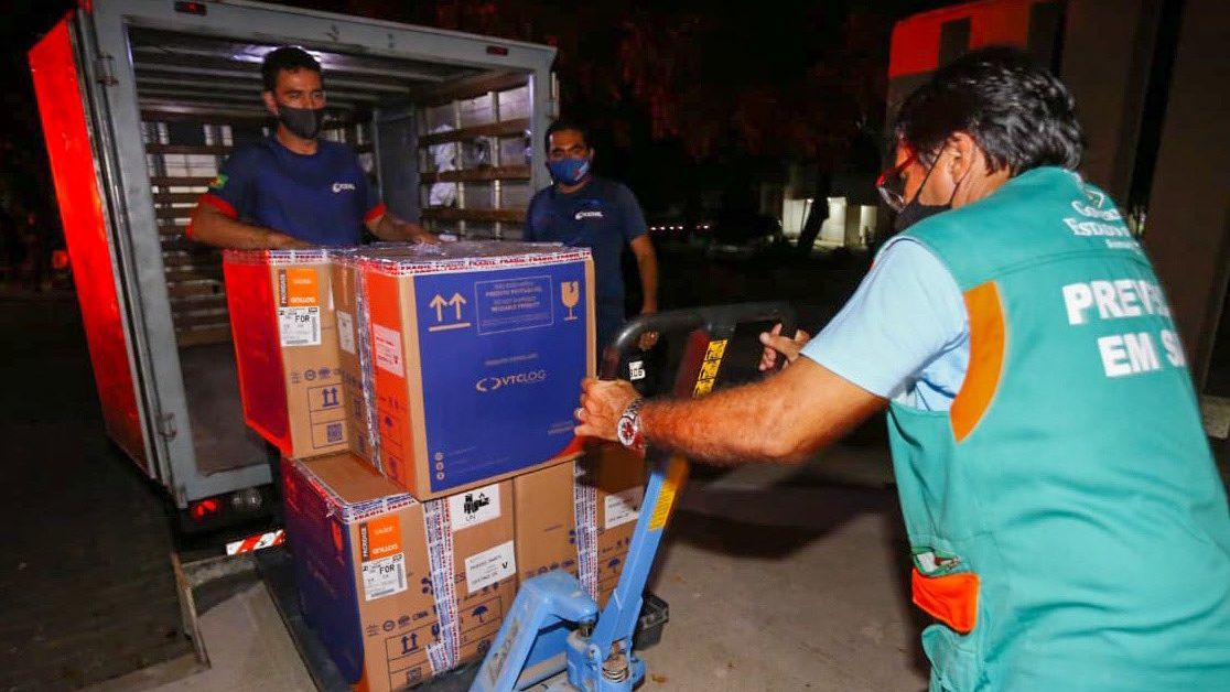 Camilo Santana envia ofício à Pfizer para tentar compra direta de vacina para o Ceará