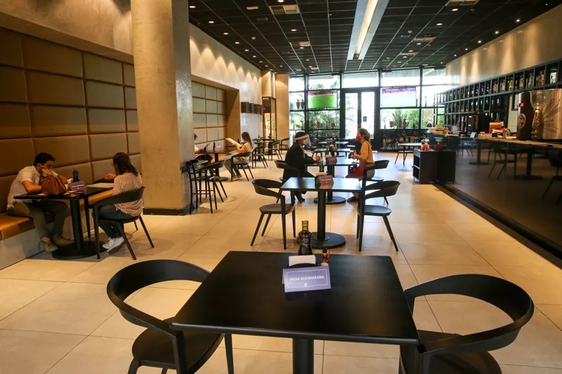 Horário de funcionamento de restaurantes e shoppings é ampliado, exceto no Cariri