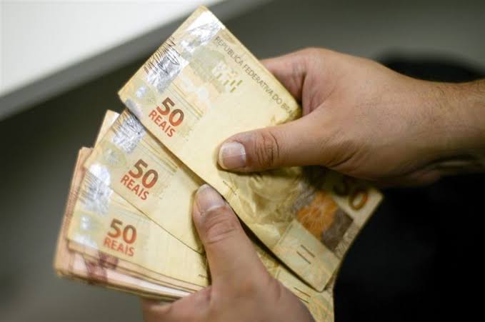 Crato antecipa primeira parcela do décimo terceiro salário dos servidores