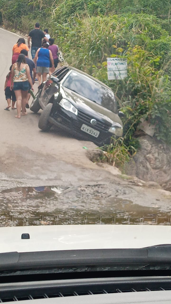 Carro cai na cascata do Crato-CE