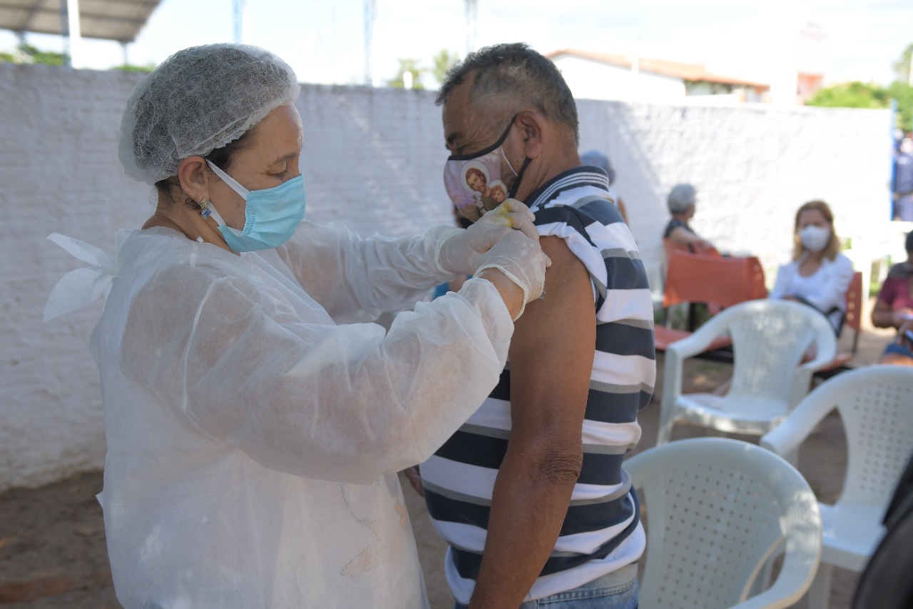 Juazeiro do Norte realiza aplicação da segunda dose da vacina contra a Covid-19 nesta quinta (01)