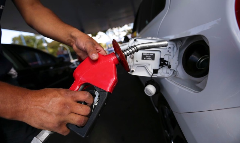 Preços da gasolina e diesel aumentam hoje nas refinarias